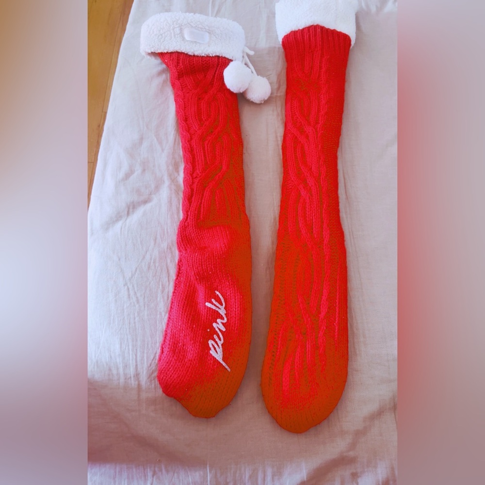 VS PINK SHERPA CABLE KNIT KNEE-HIGH POM-POM LINED SOCKS SLIPPERS - Picture 4 of 7